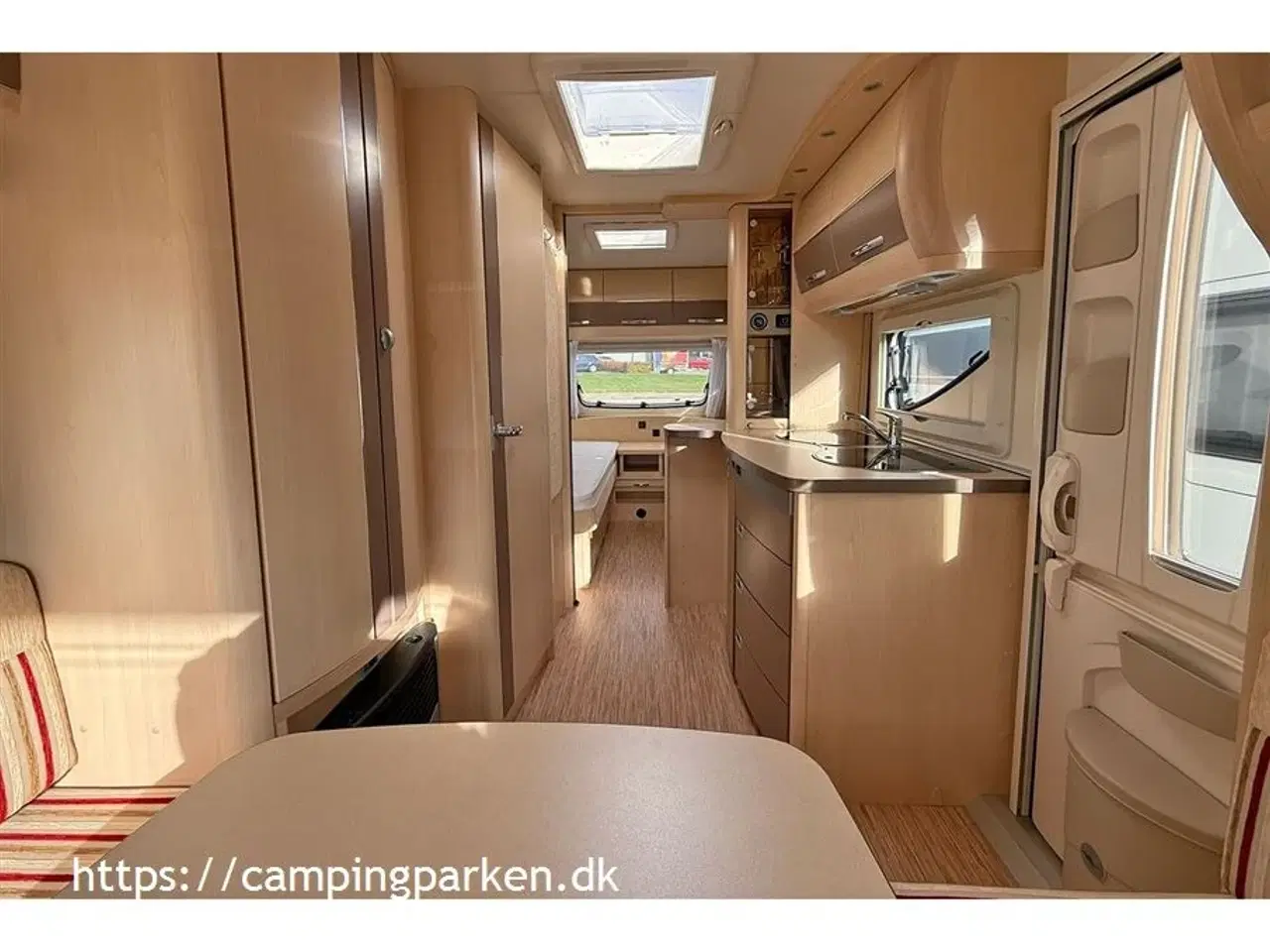 Billede 3 - 2010 - Hobby La Vita Bionda 495 UL   Flot og lys indretning, utrolig velholdt campingvogn med enkeltsenge