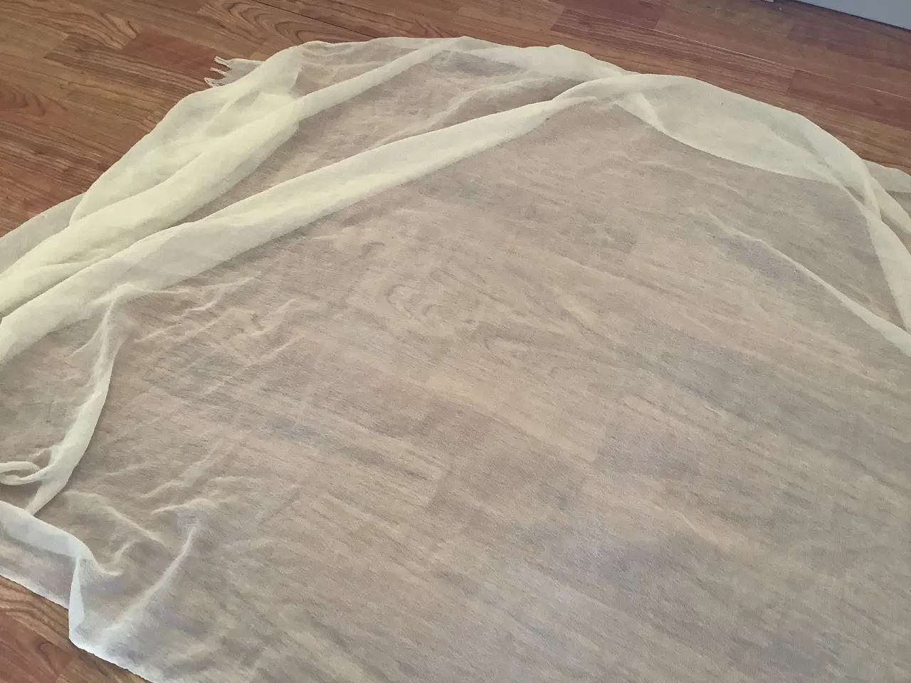 Billede 3 - Så flot langt hvidt tørklæde 190X110