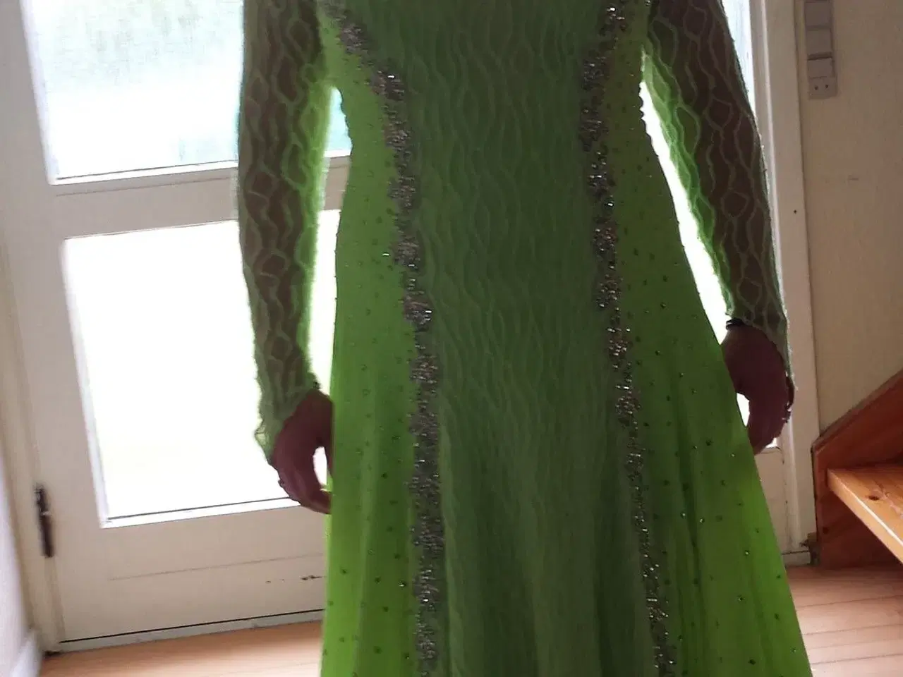 Billede 1 - Limegrøn standardkjole