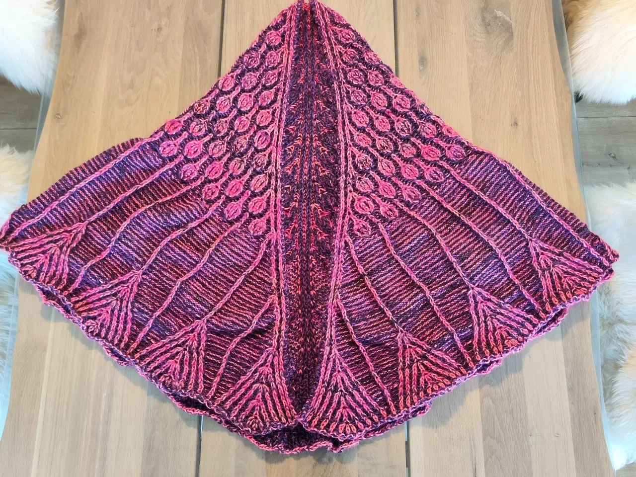 Billede 2 - Sjal, homemade. Dropsdesign.