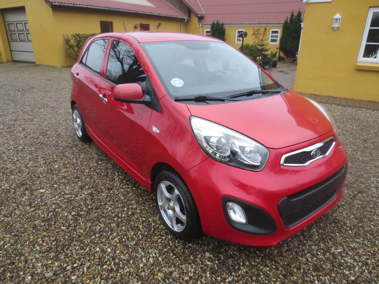 Billede 4 - Kia Picanto 1.0 i År 2011. Med Træk. 