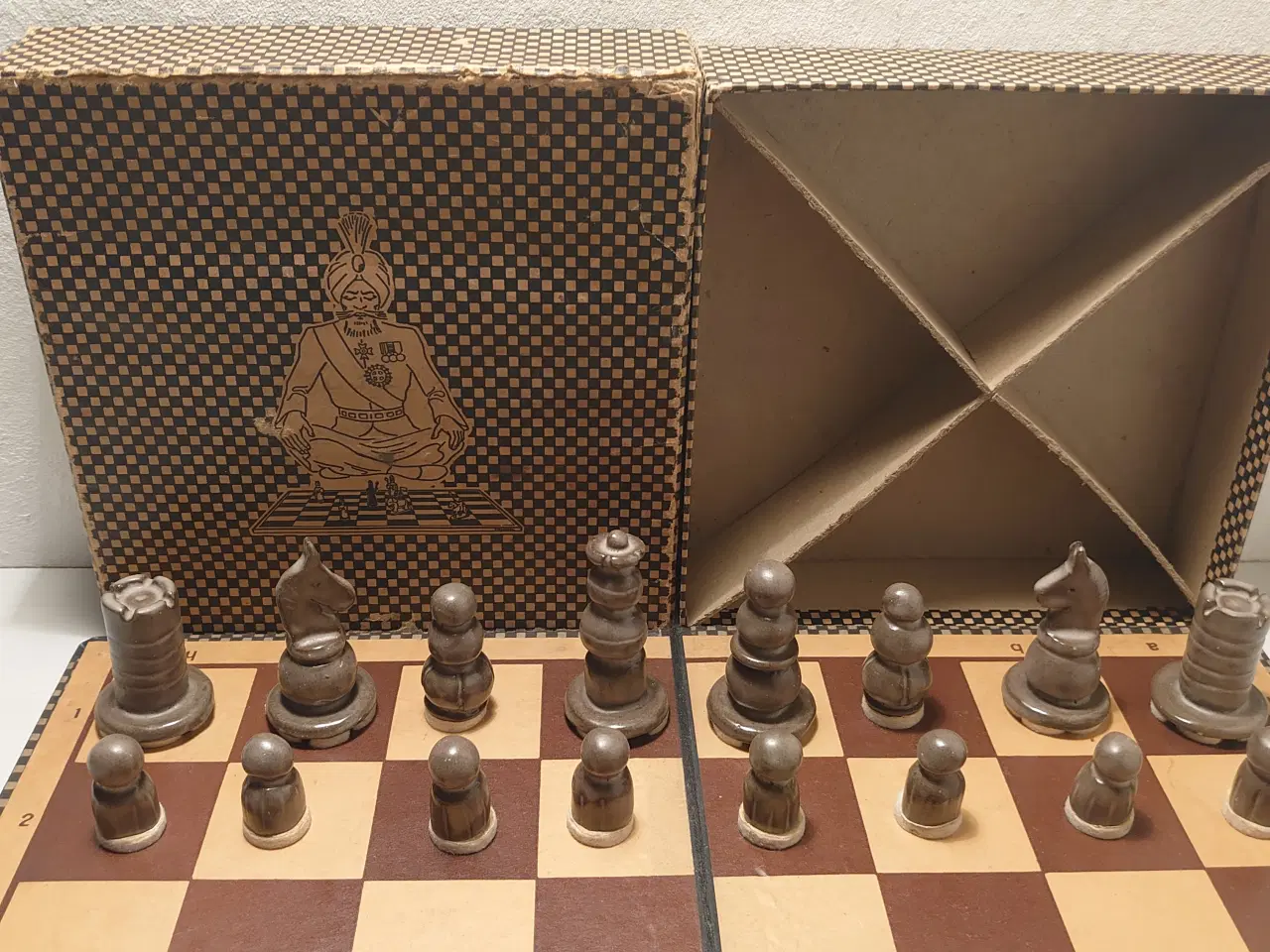 Billede 2 - Gammelt skakspil mrk. Rajah-Skak 83L. (43 x 44)