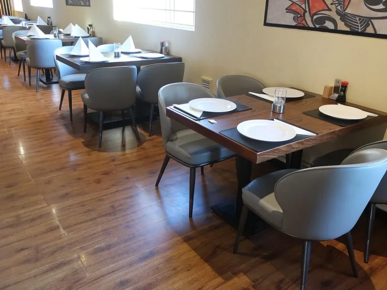 Billede 2 - 4 borde og 16 nye stole