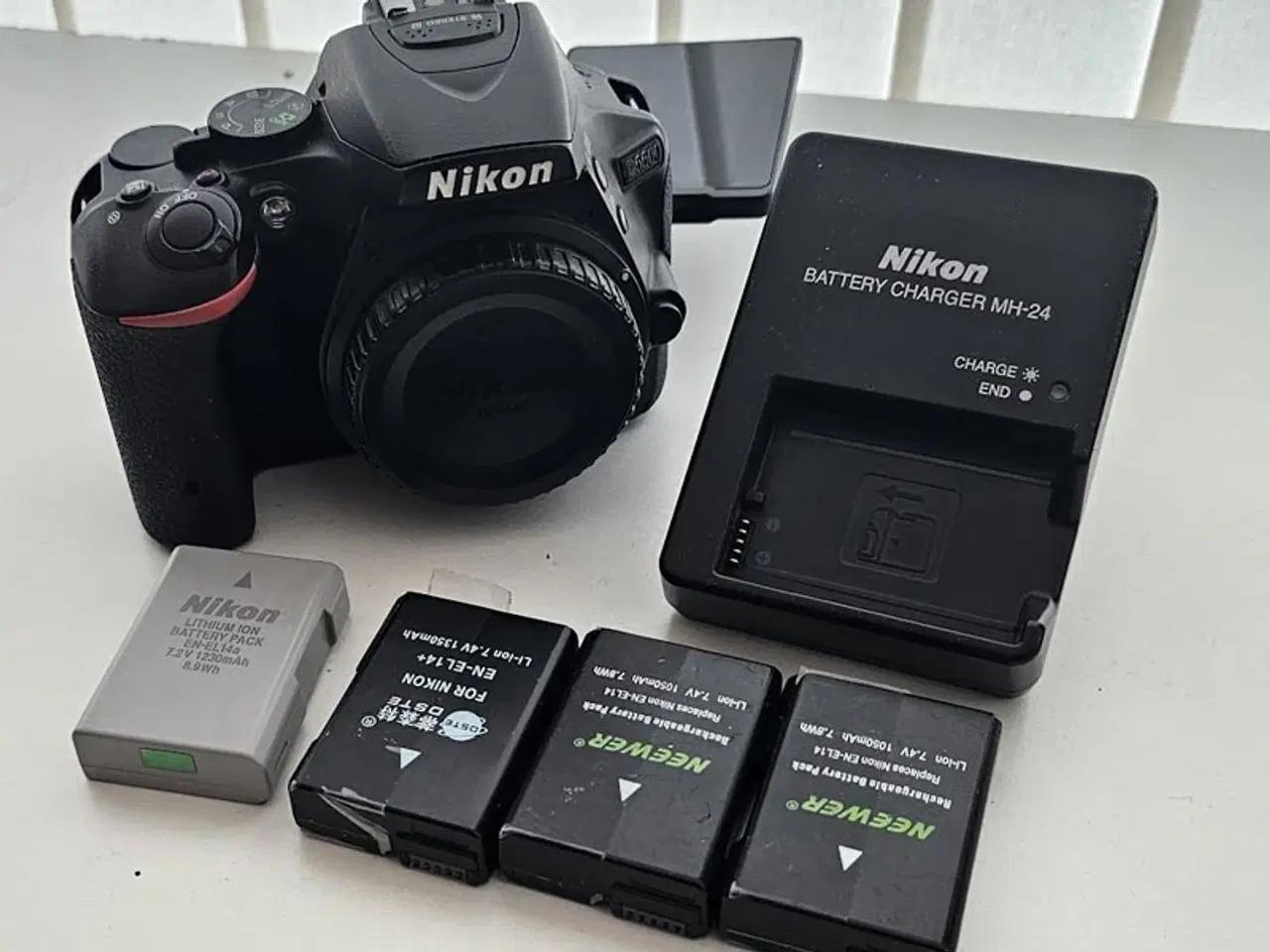 Billede 3 - Nikon D5500 hus + 4 batterier, Aalborg