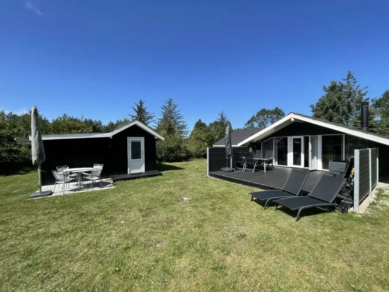 Billede 1 - Skønt nyrenoveret fritidshus ved Saltum Strand og tæt på Fårup Sommerland.