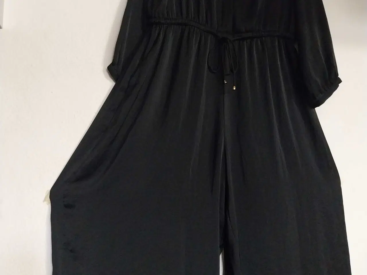 Billede 1 - Minimal gold buksedragt, str 42