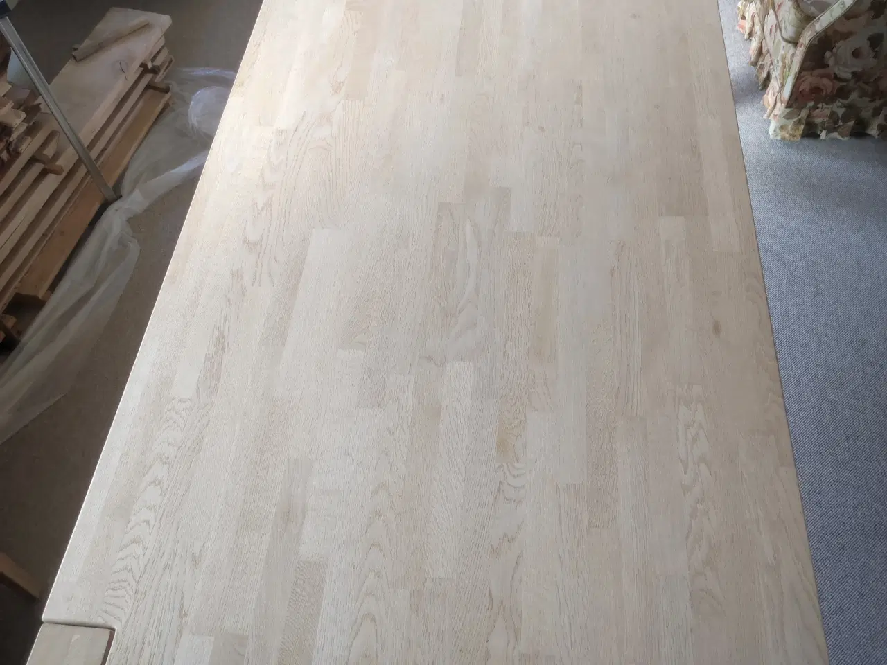 Billede 4 - Spisebord i massiv egetræ med 1 tillægsplader på 6