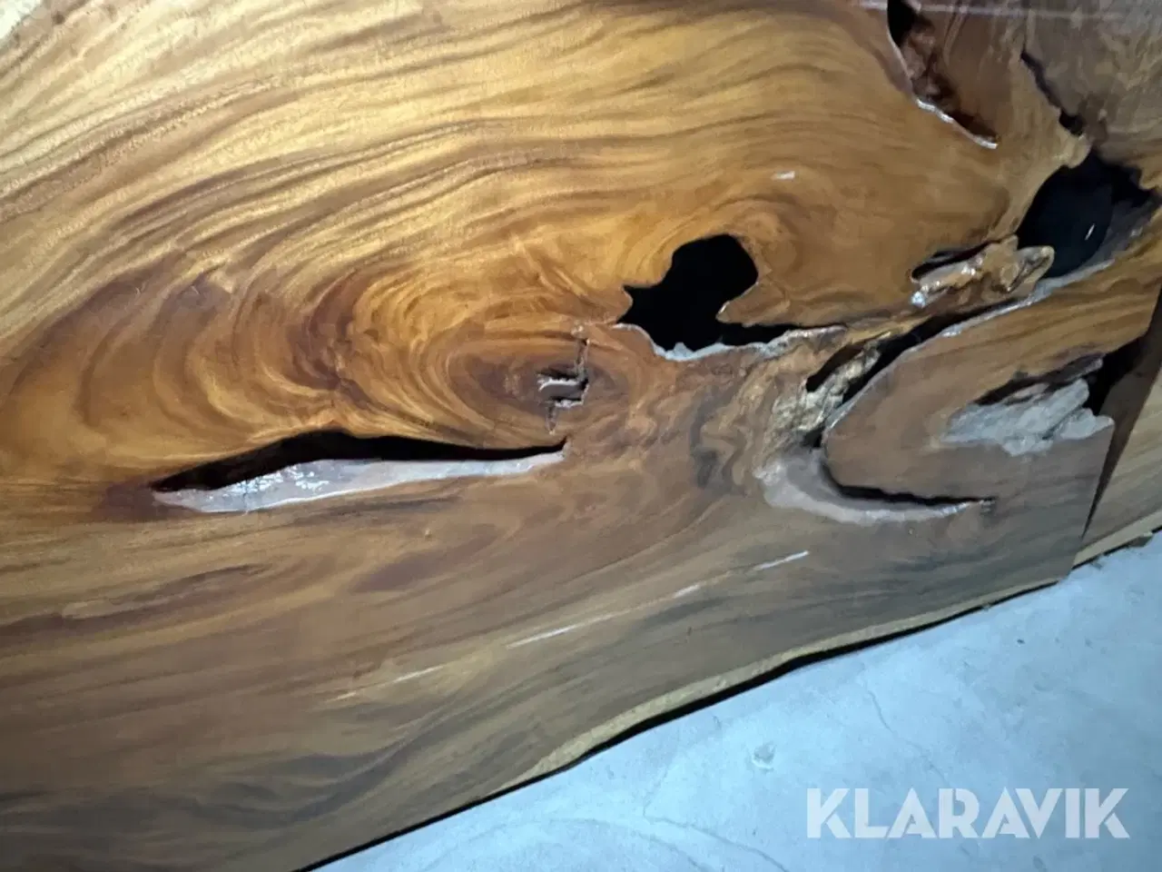 Billede 9 - Planke bordplade Akacie Lakeret 1 hel planke