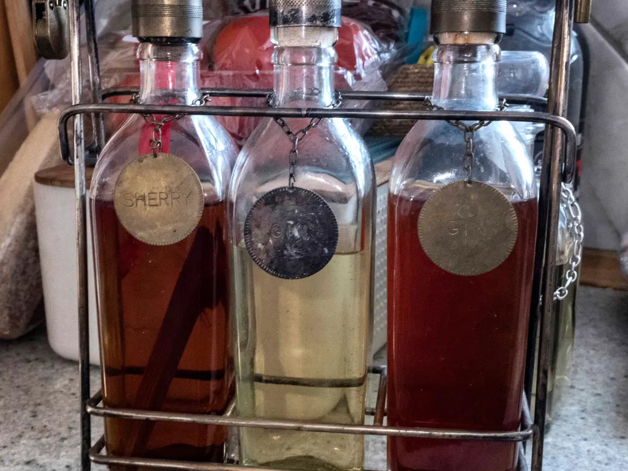 Billede 3 - Tantalus( 2 stk.) i messing m. originale karafler.