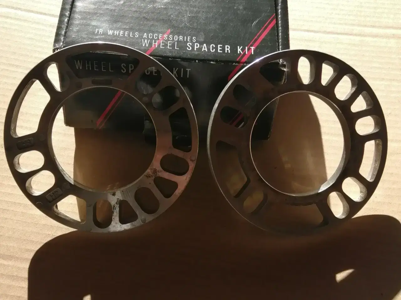 Billede 10 - Emblemer, Spacer, hjulbolte, Centreringsringe mm