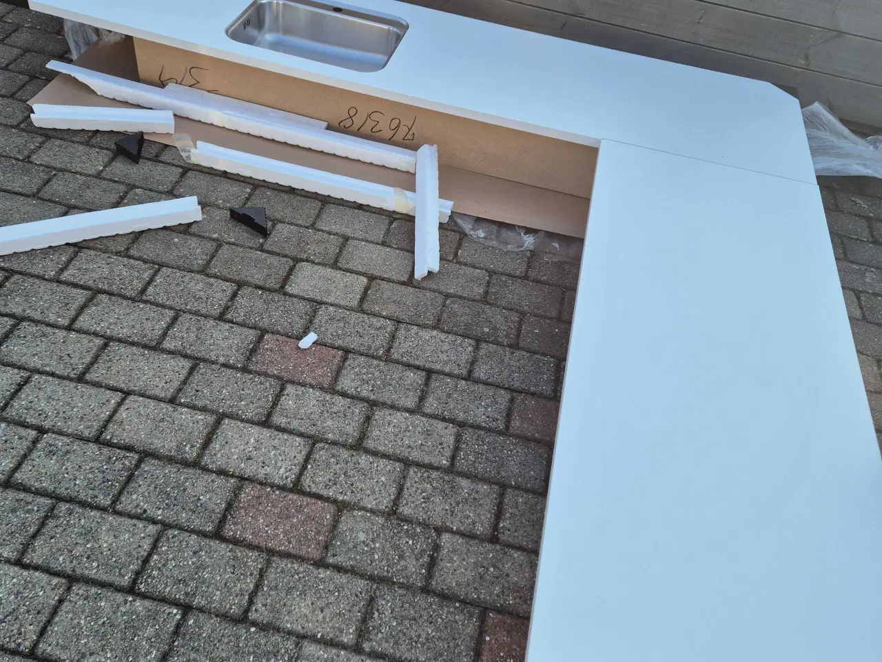 Billede 3 - HELT Ny Bordplade med vask og vinkel. 