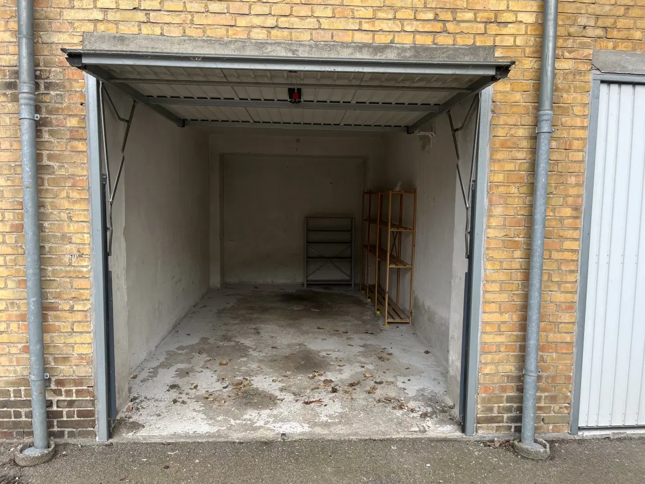 Billede 1 - Garage nær KB Hallens station til leje