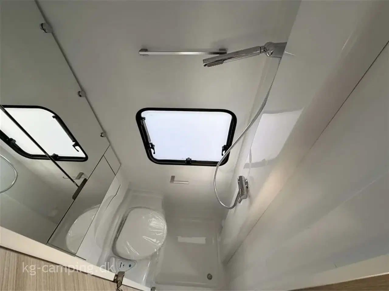 Billede 12 - 2026 - Adria Altea 362 LH   Adria Altea 362 LH - Klar til eventyr - Enkeltsenge - Stort 140L Køleskab