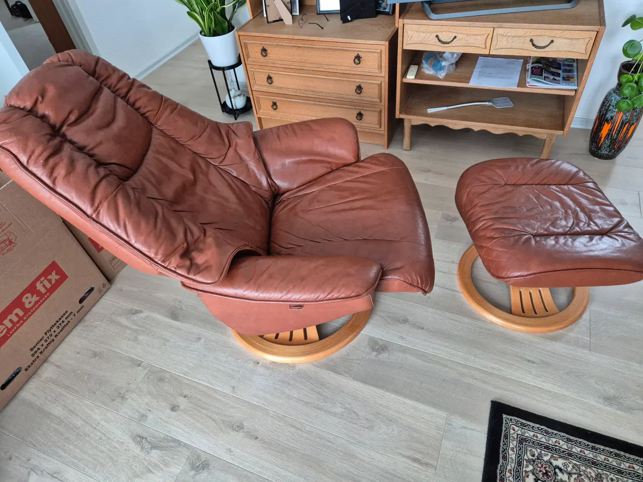 Billede 2 - Læderstol med skammel