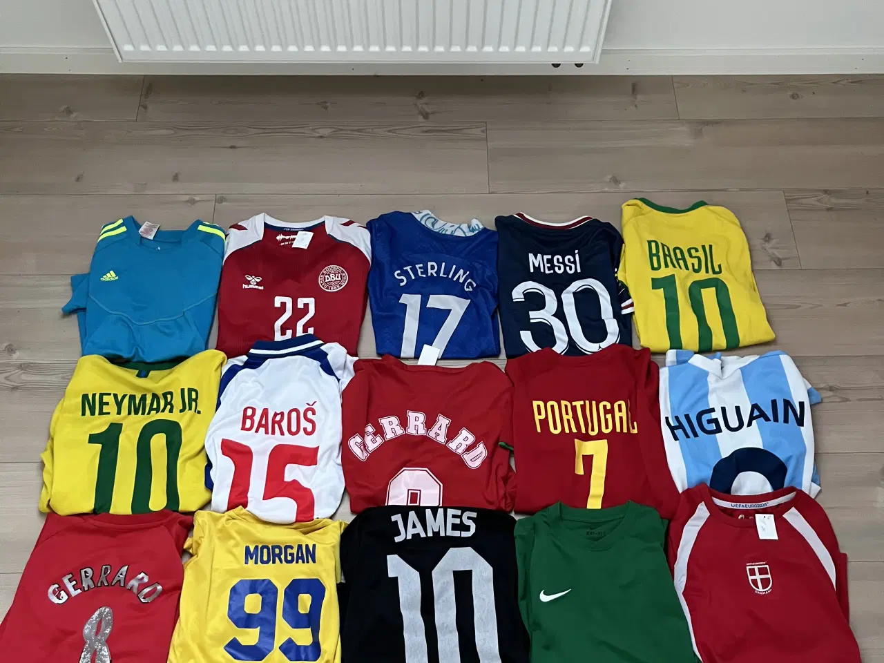 Billede 2 - Fodboldtrøjer i Børnestørrelser 