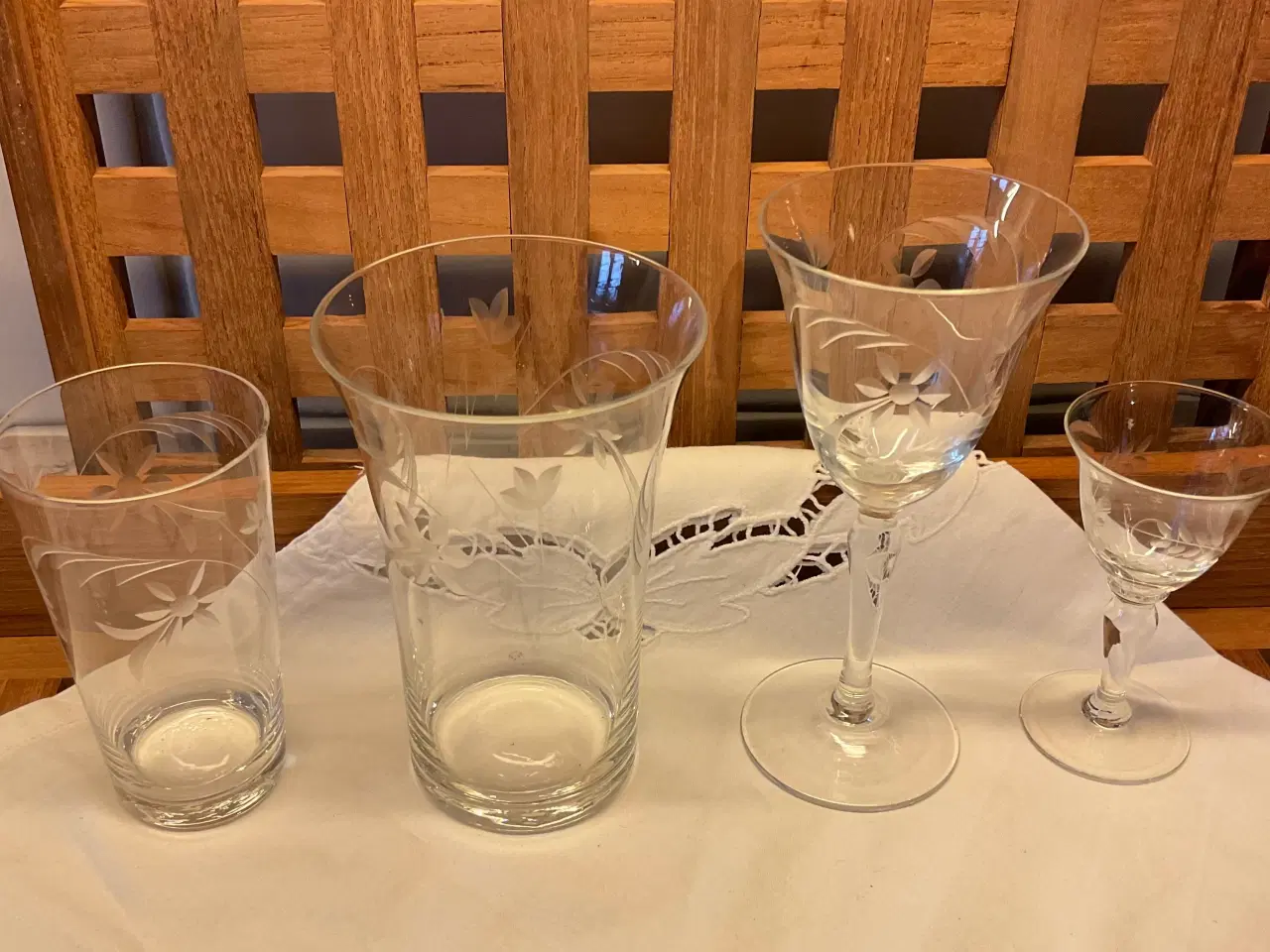 Billede 2 - Smukke slebne glas