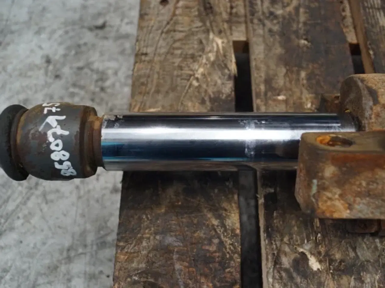 Billede 10 - New Holland LB115B Styrecylinder 85807997