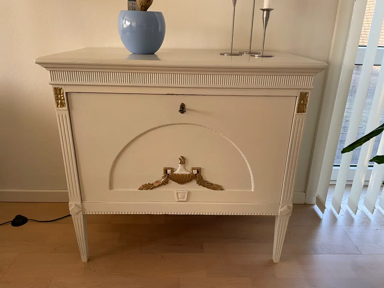 Billede 3 - Antik rokoko spisebord og skænke.