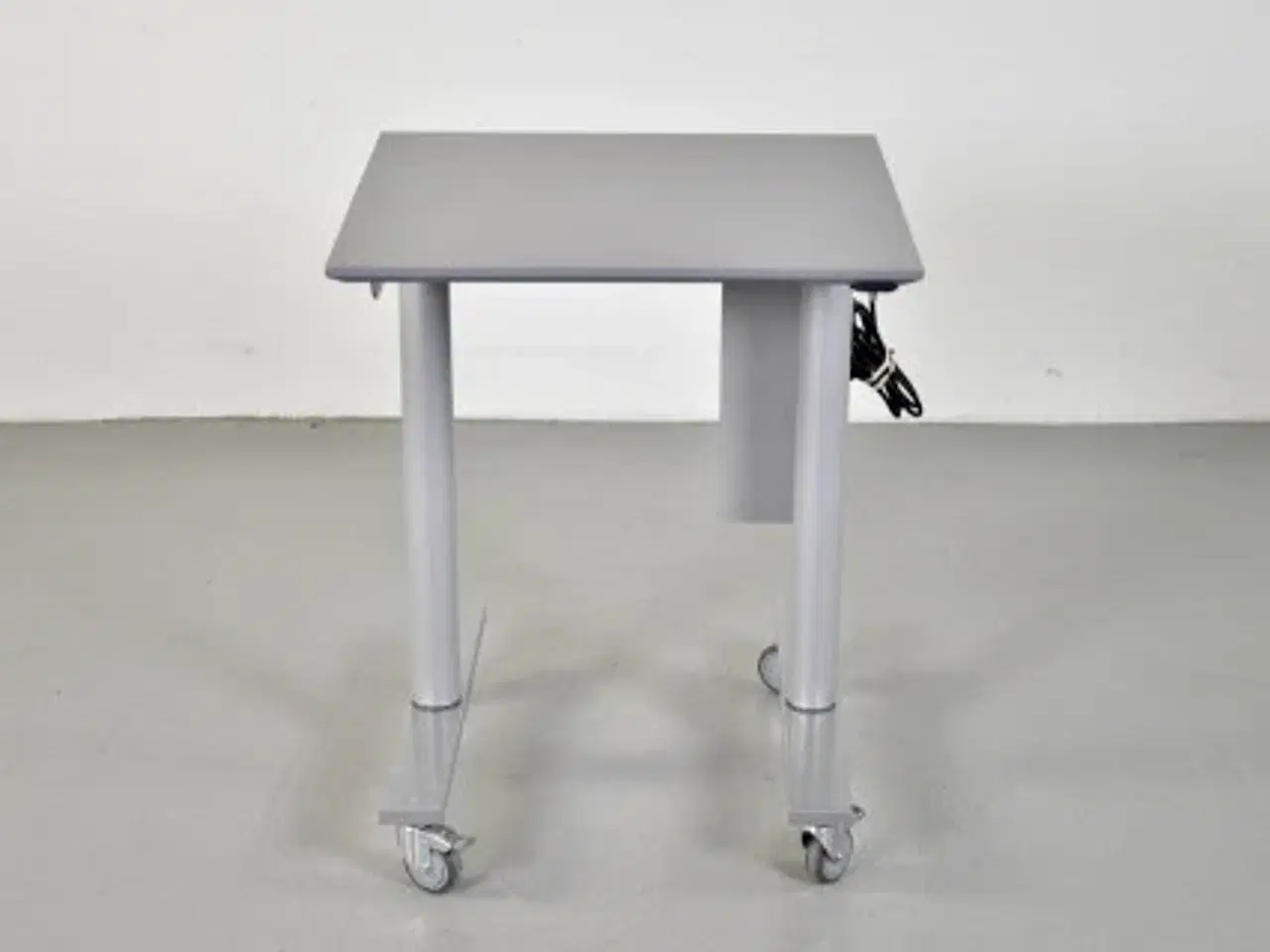 Billede 1 - Mobilt hæve-/sænkebord i grå, 65 cm.