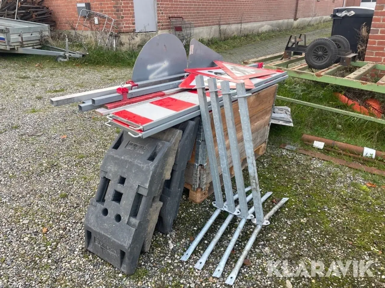 Billede 1 - Diverse afspærringer og skilte