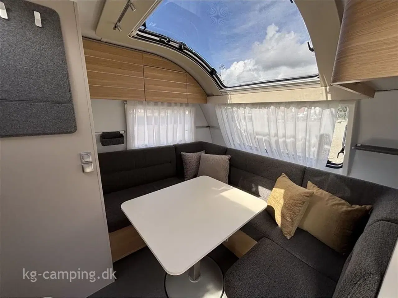 Billede 5 - 2021 - Adria Adora 502 UL   Populær og velholdt campingvogn med enkeltsenge og moderne design