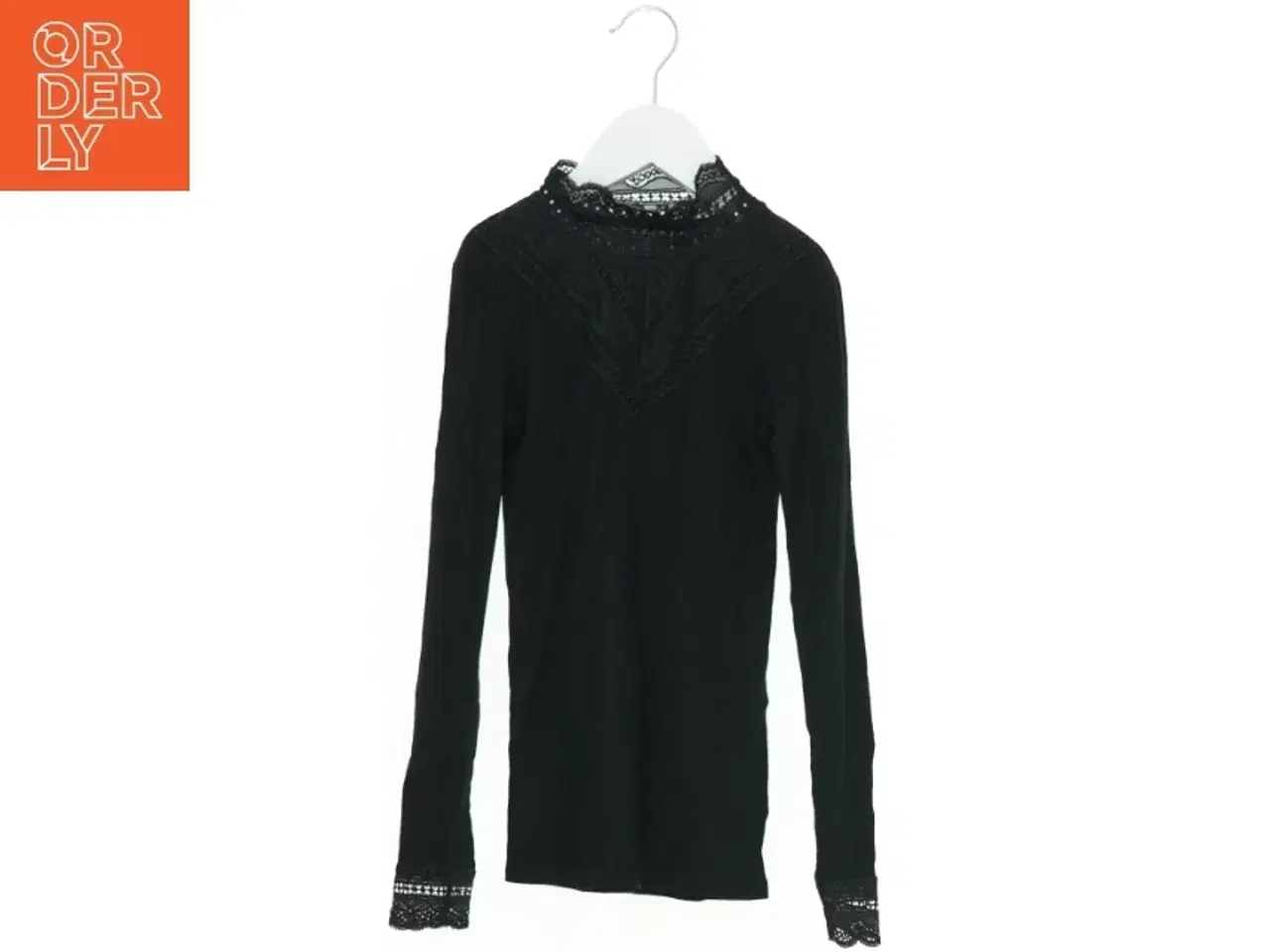 Billede 1 - Sort bluse med blonder fra Name It (str. 134)