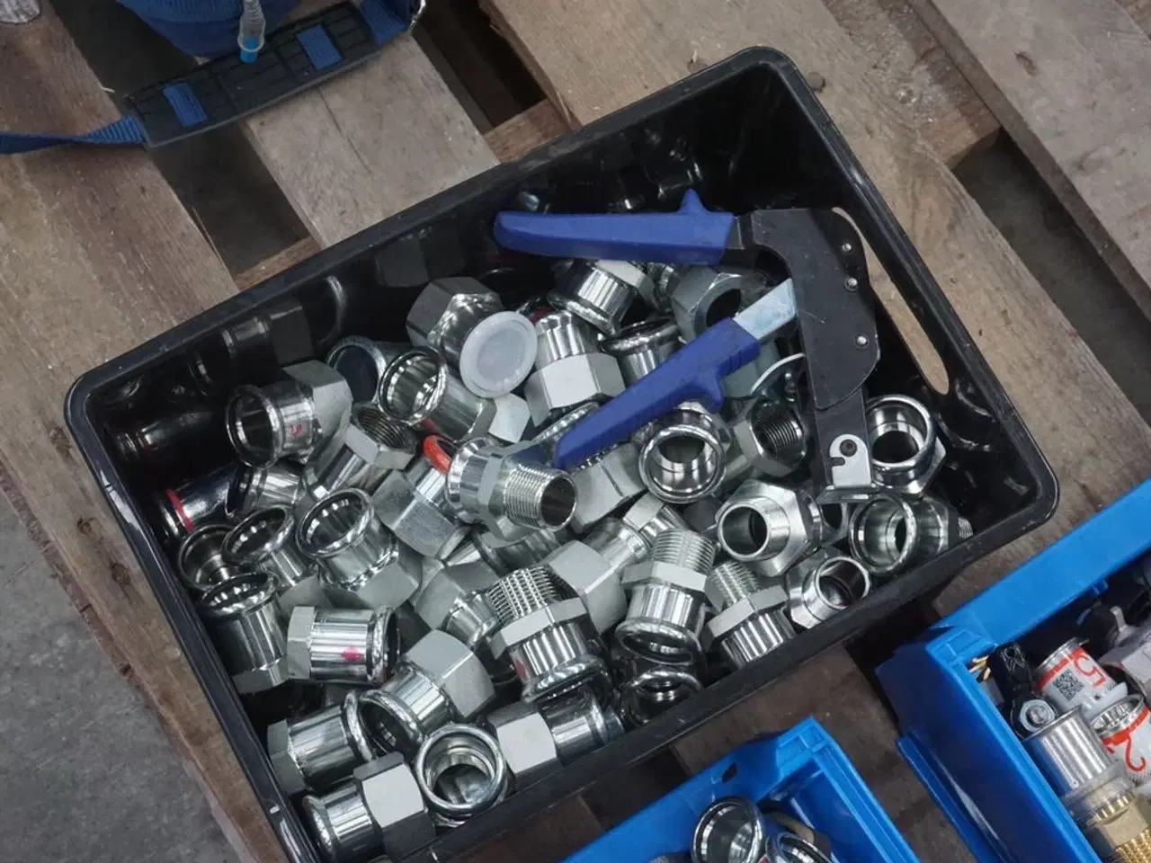 Billede 4 - 4 kasser fittings