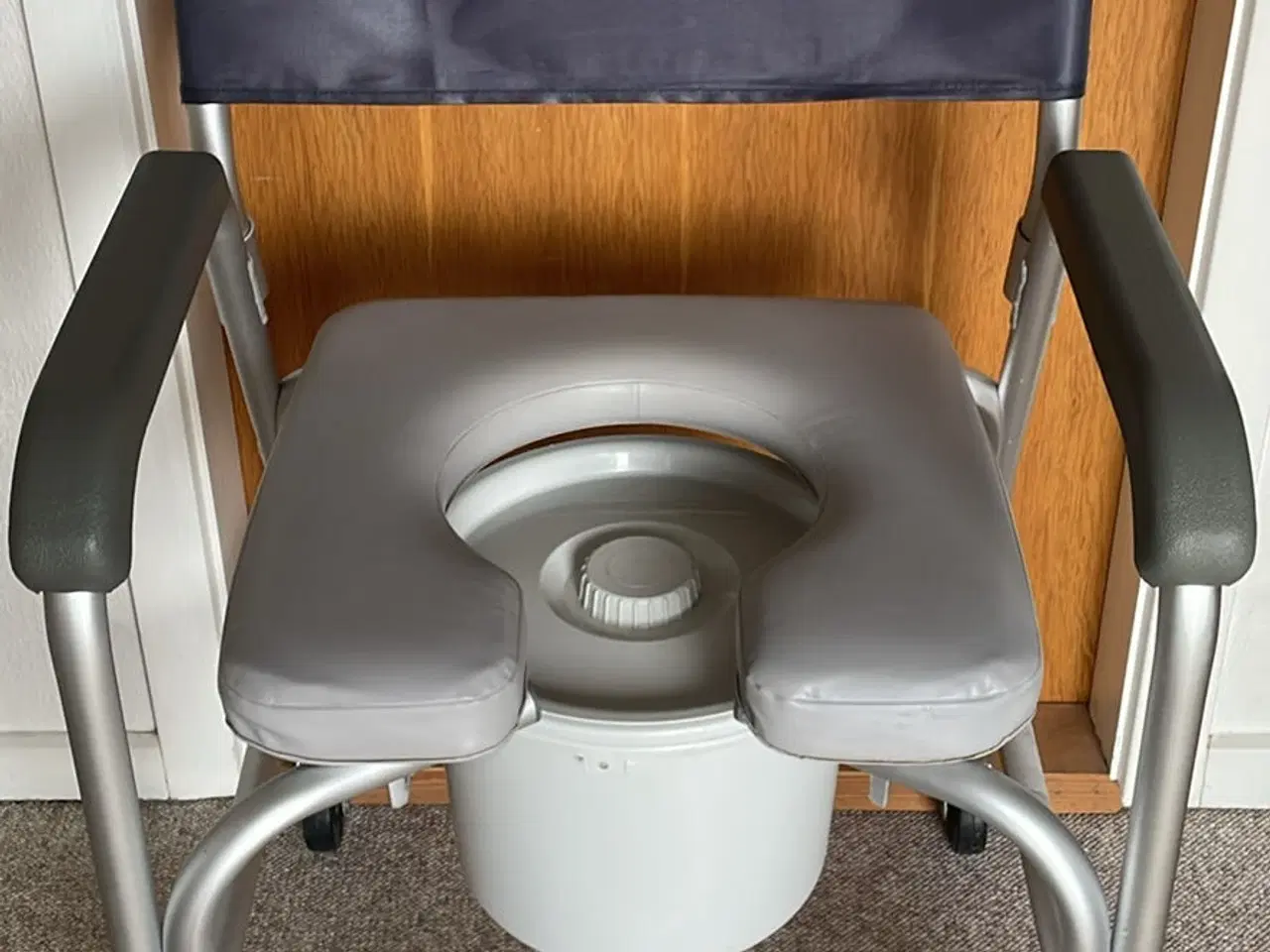 Billede 1 - Toiletstol med tilbehør