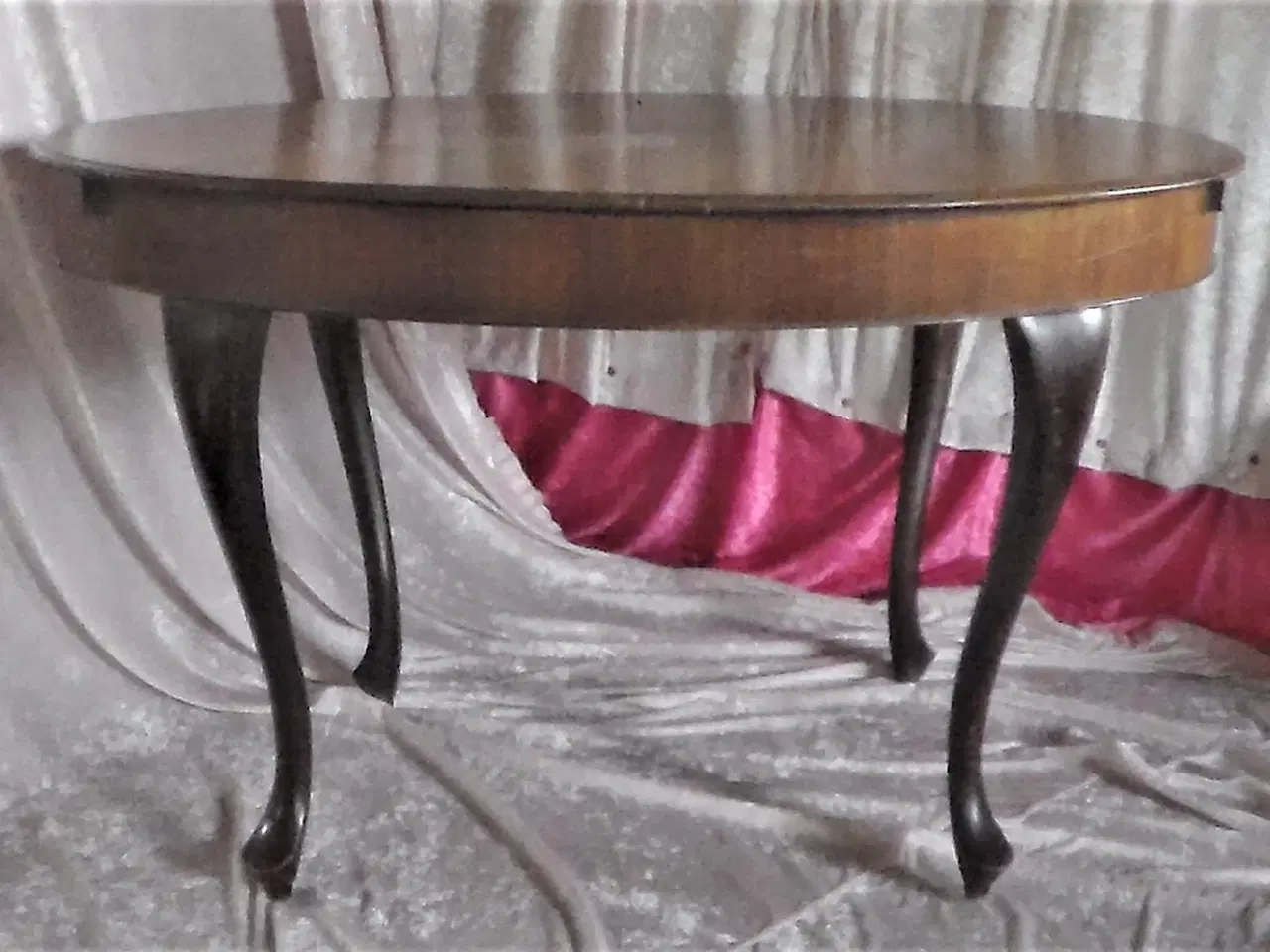 Billede 1 - Romantisk ovalt spisebord