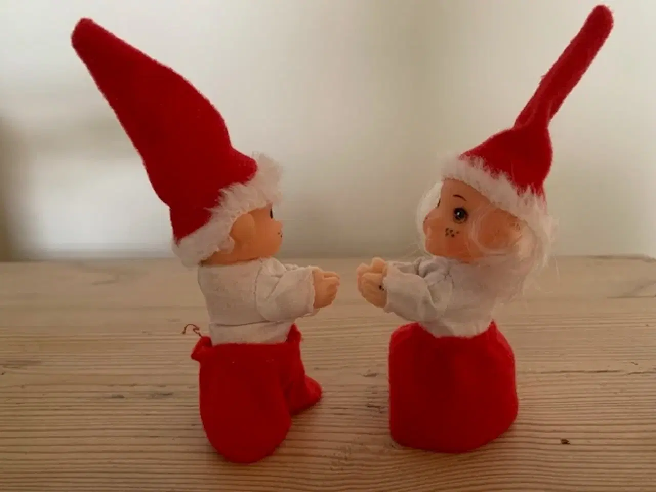 Billede 3 - 2 stk Daells Varehus nisser, H13 cm.