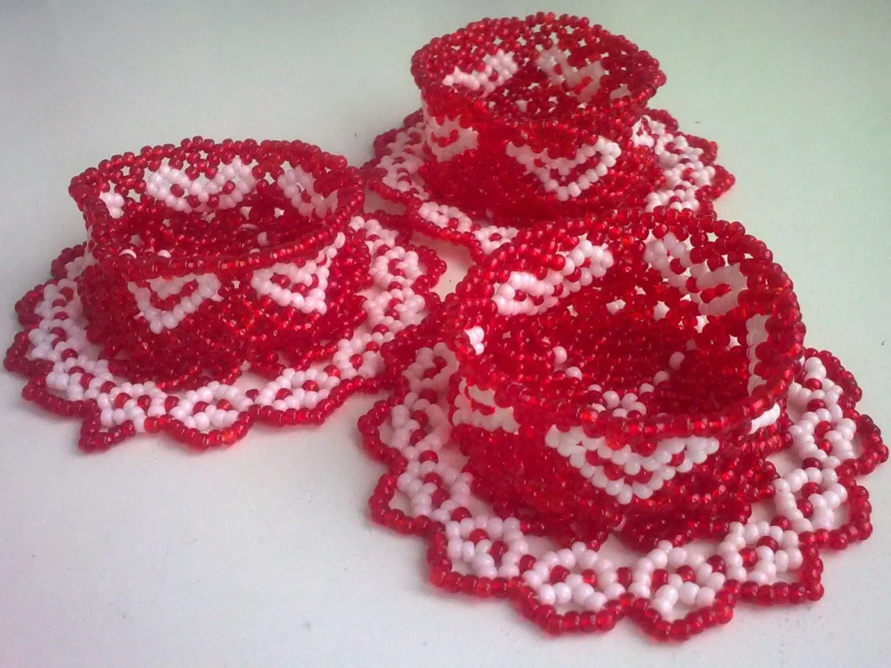 Billede 2 - Fødselsdag fest i rød og hvid * Perlesyet T fyrfad