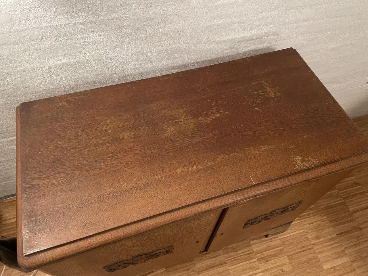 Billede 4 - Skænk med fine detaljer