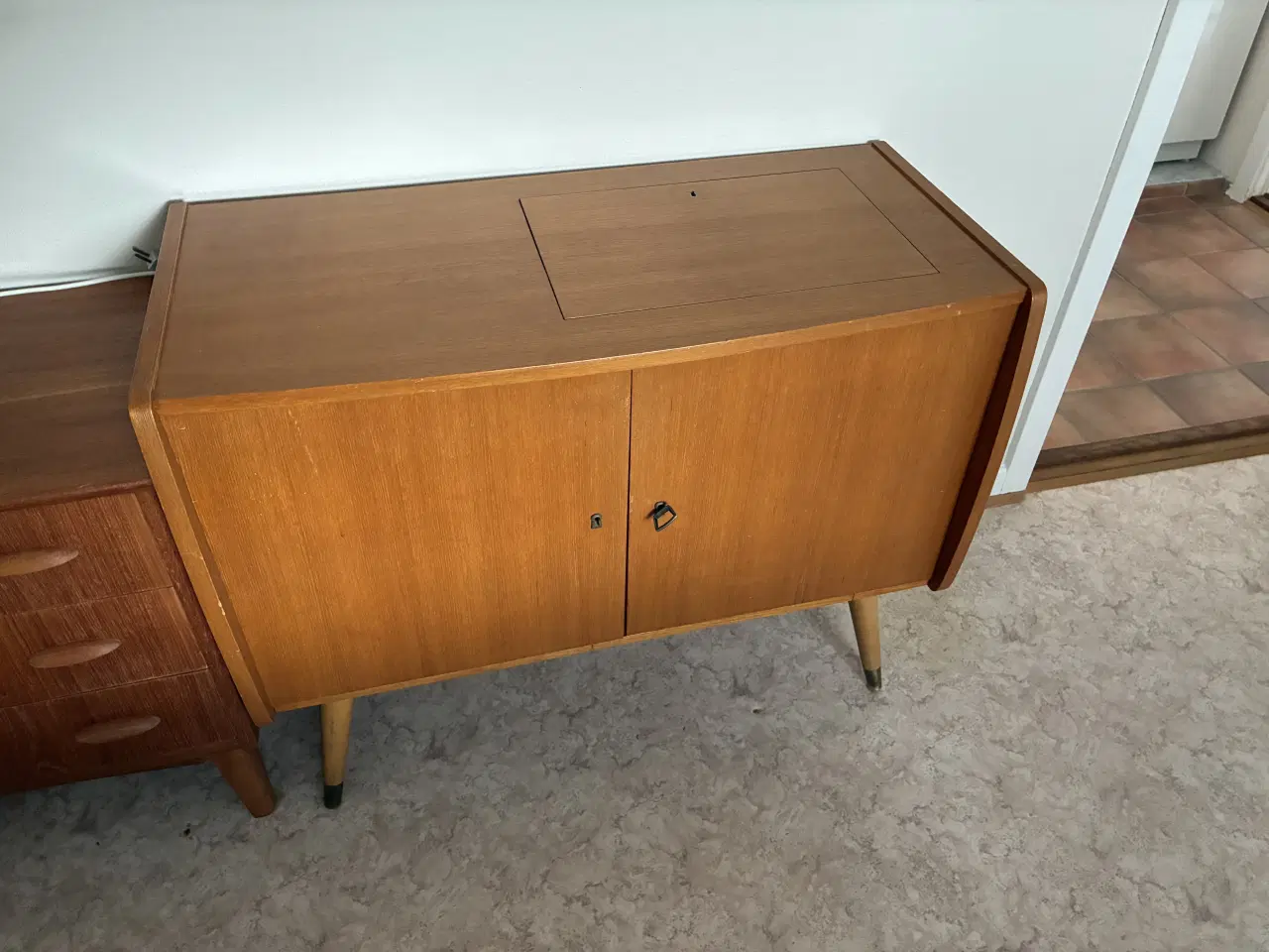 Billede 2 - Teak lille skab