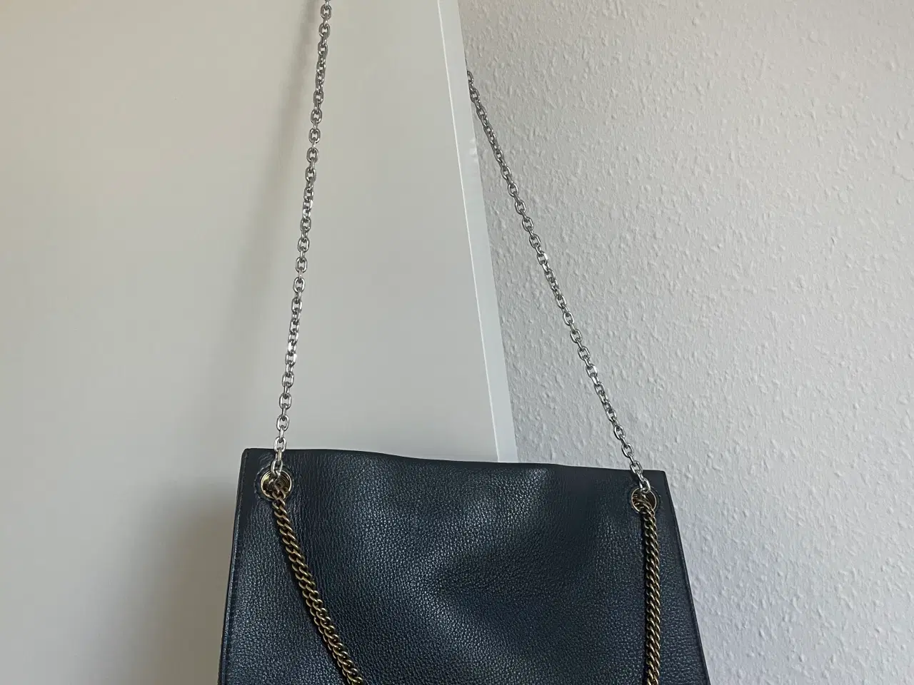 Billede 10 - Marc Jacobs sort skuldertaske 