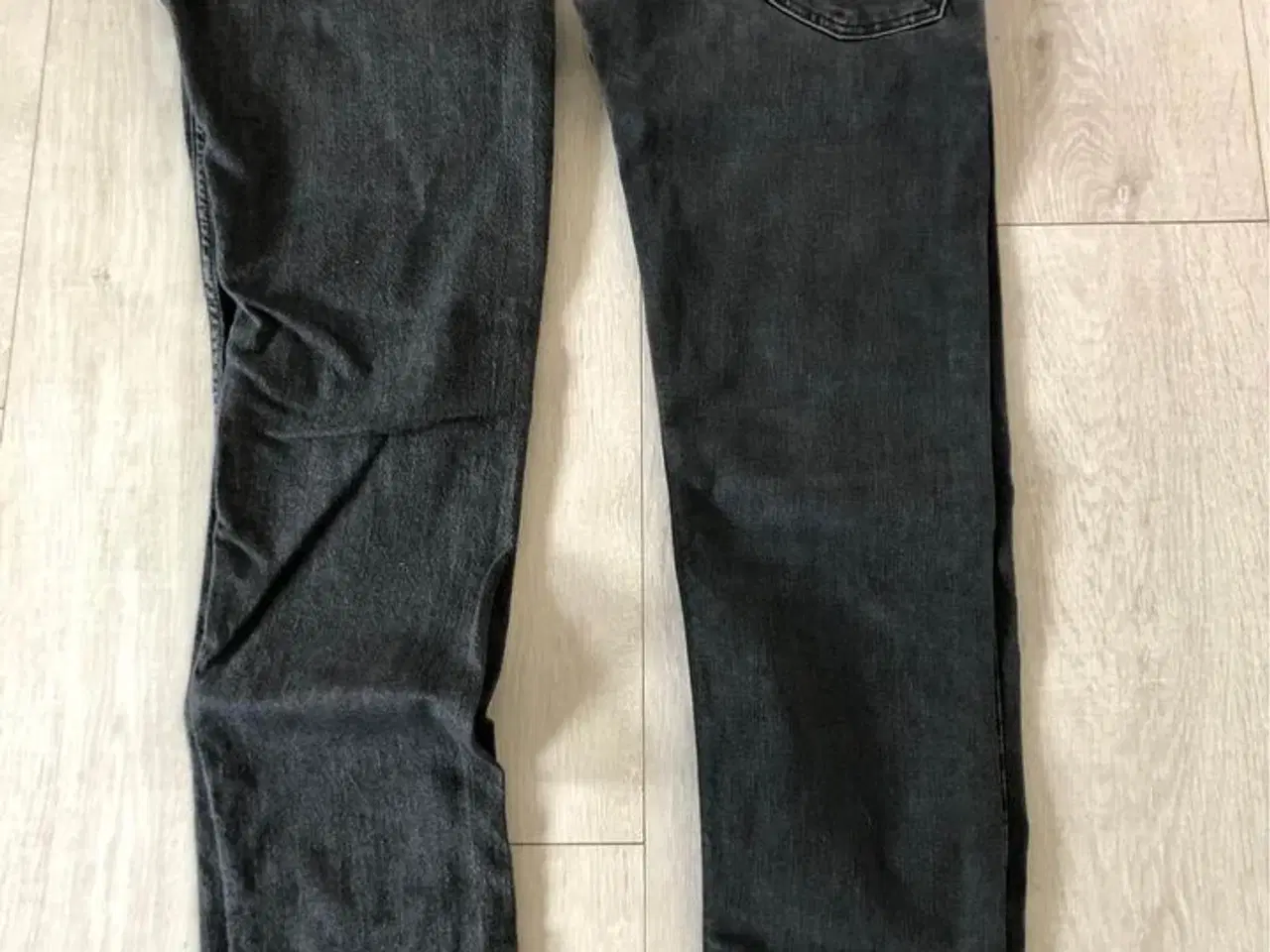 Billede 7 - 2 NYE PAR LEVI’S JEANS 