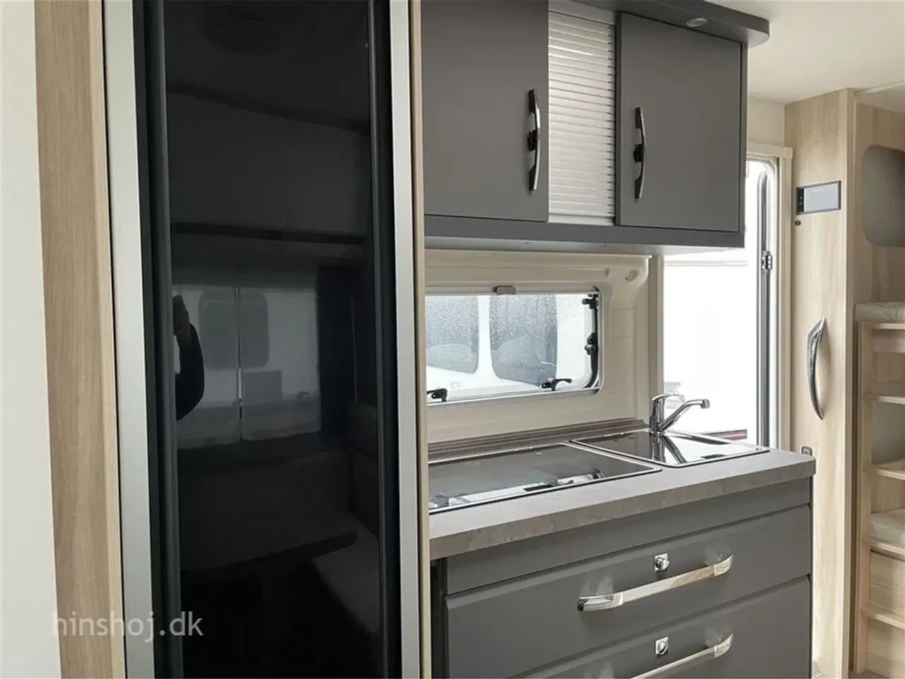 Billede 3 - 2024 - Hobby De Luxe 490 KMF   Med dobbeltseng og køjer fra Hinshøj Caravan A/S