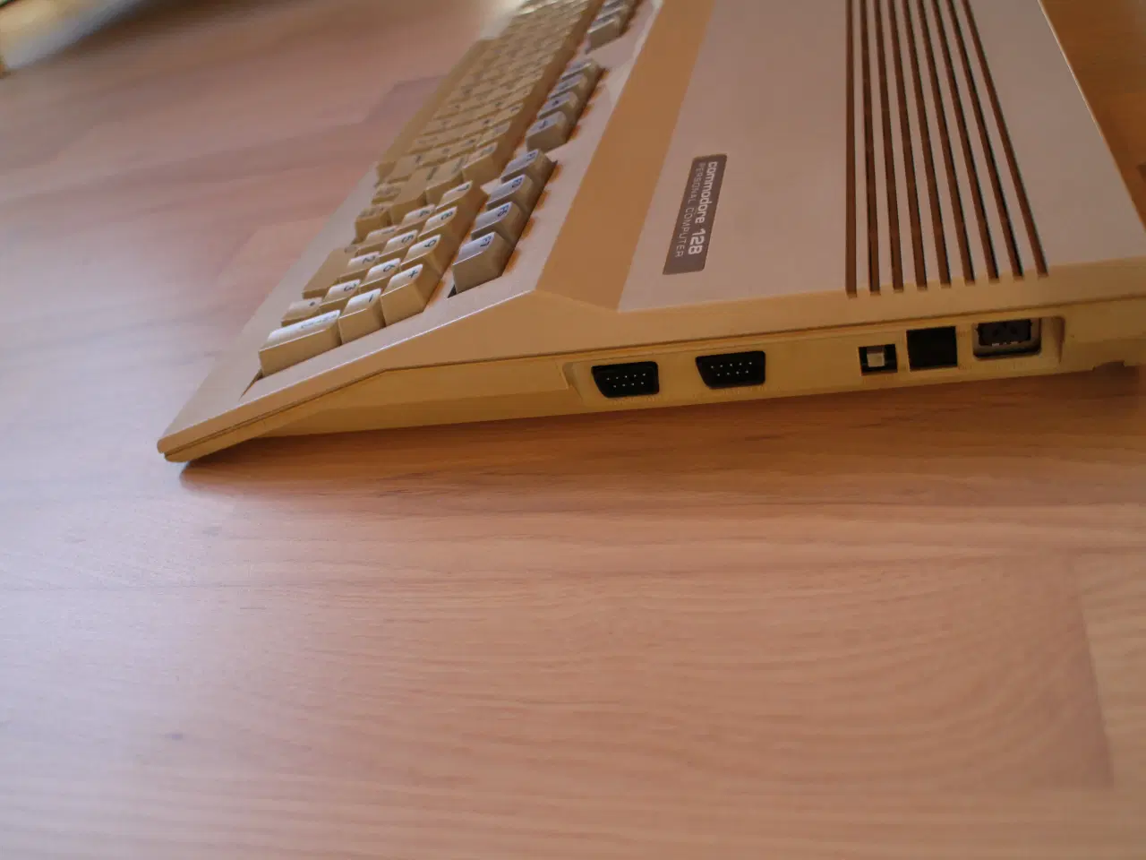 Billede 4 - Commodore 128 uden tilbehør