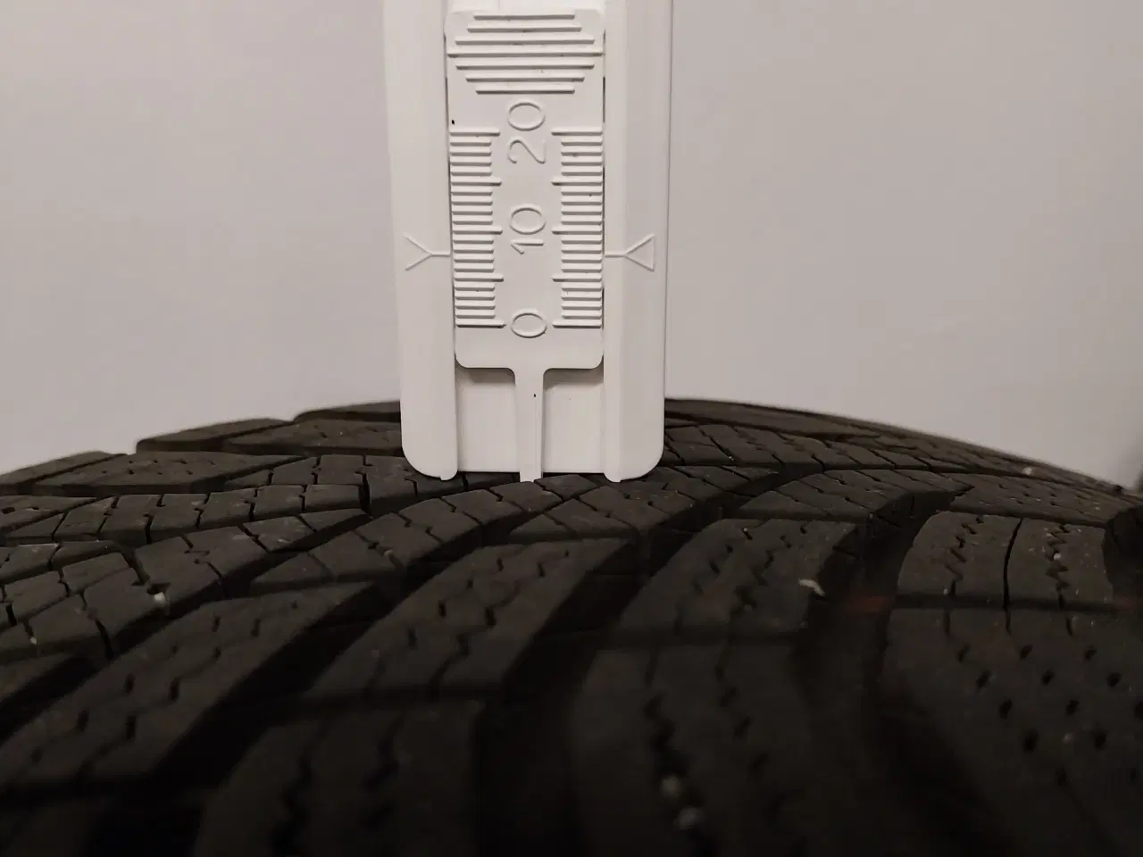 Billede 3 - Alufælge med vinterdæk Skoda, VW mm.