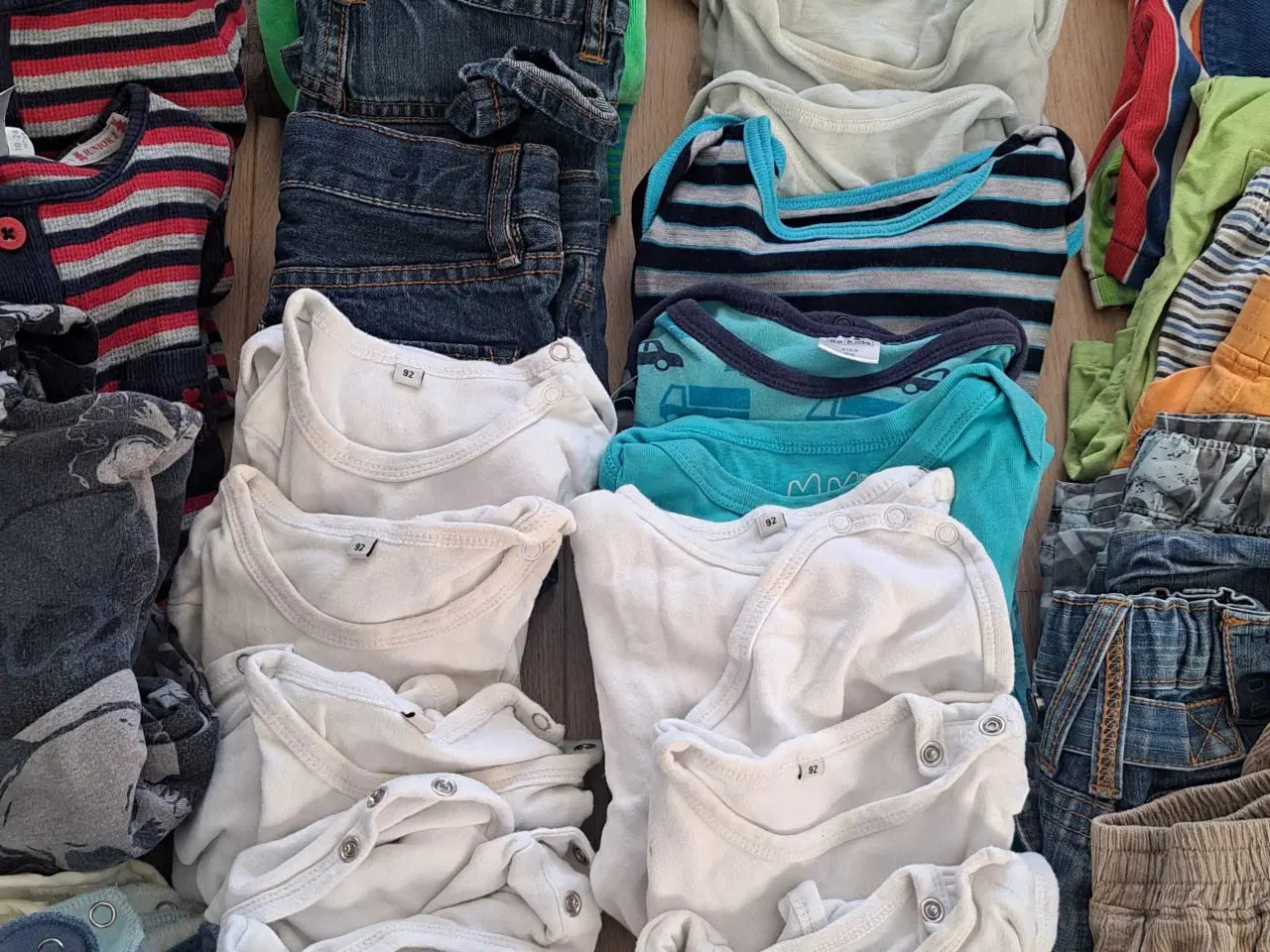 Billede 4 - Dejlig stor tøjpakke 86/92