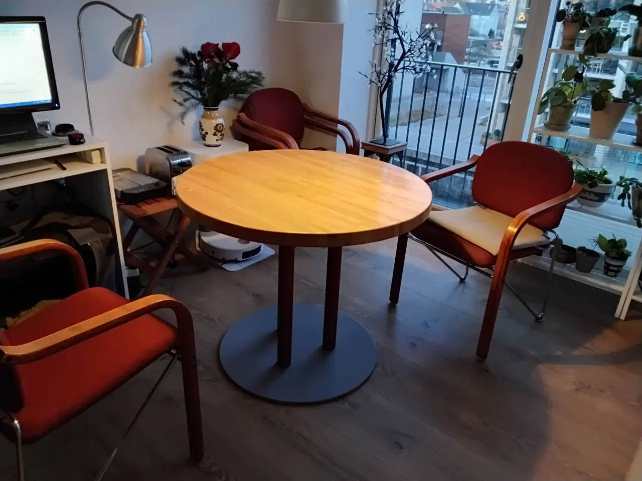 Billede 3 - Rundt bord med massiv bordplade