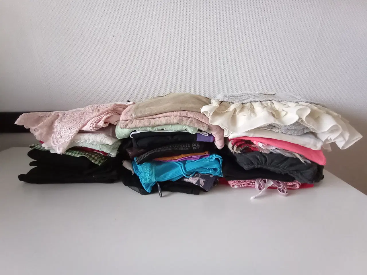 Billede 1 - Dametøj garderobe ialt 150 kr.