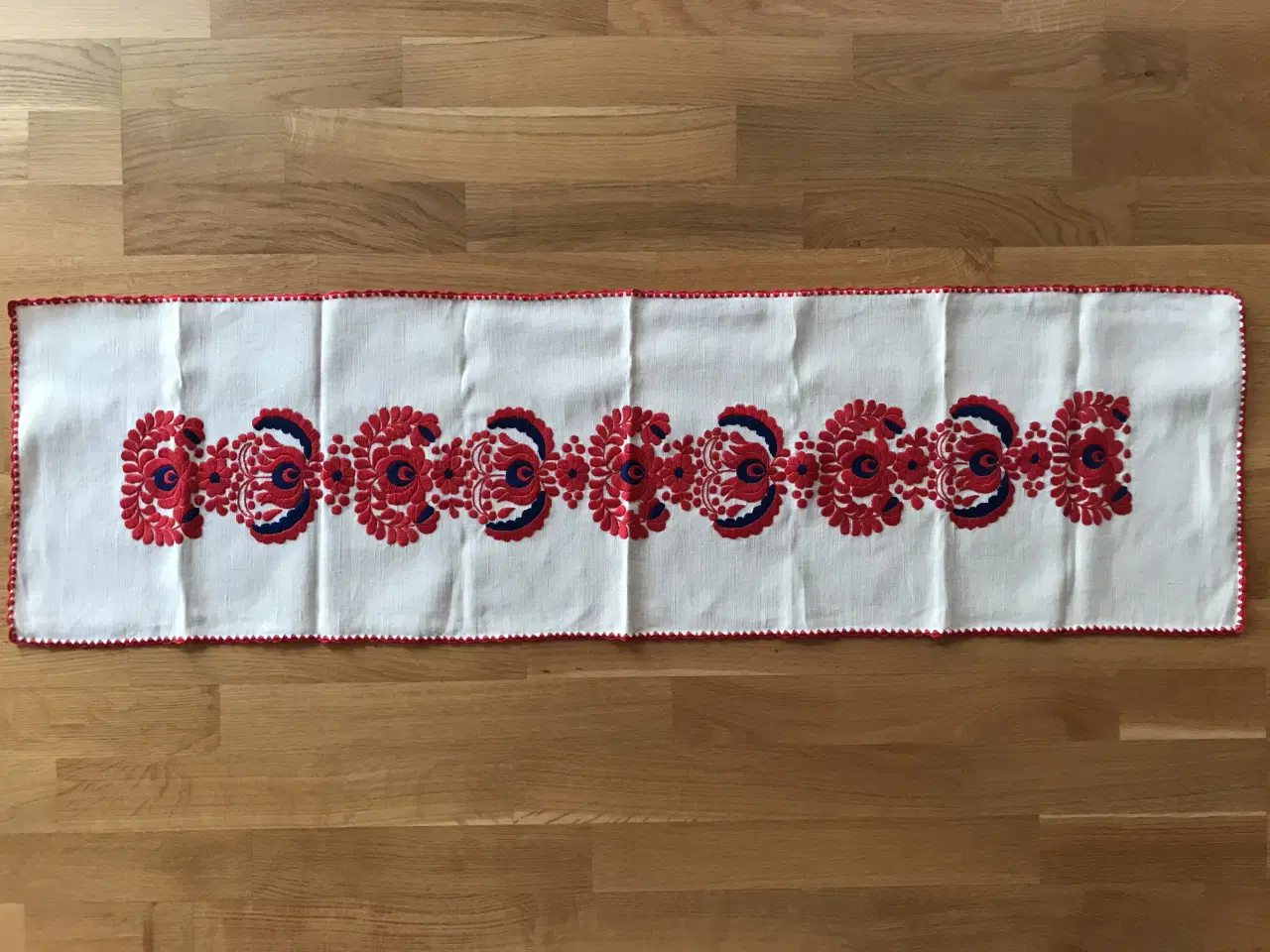 Billede 1 - Broderet Jule Bordløber