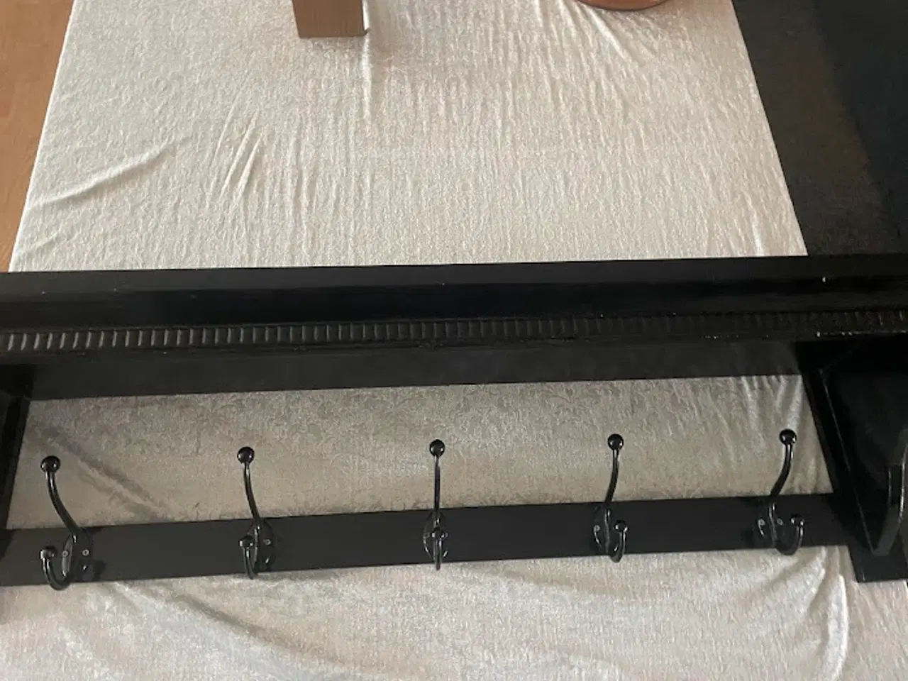 Billede 2 - Knagerække m. 5 knager.