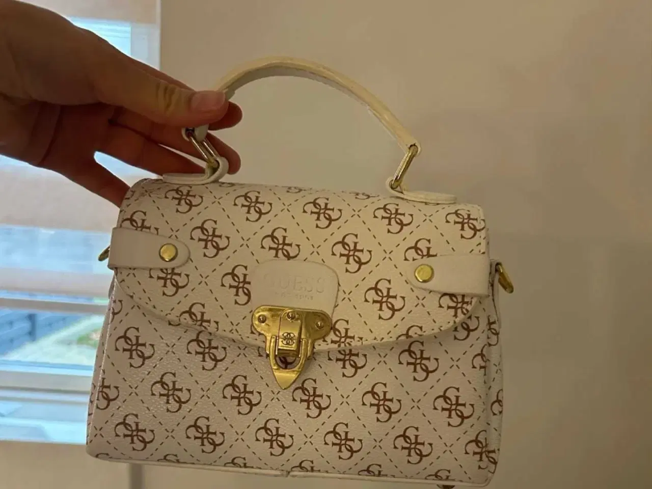 Billede 9 - Guess hvid håndtaske