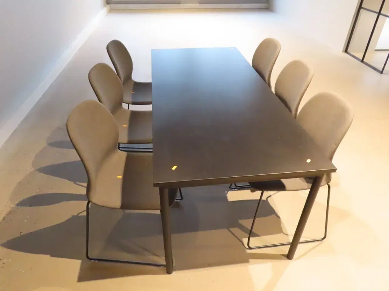 Billede 2 - Spisebord med 6 stole