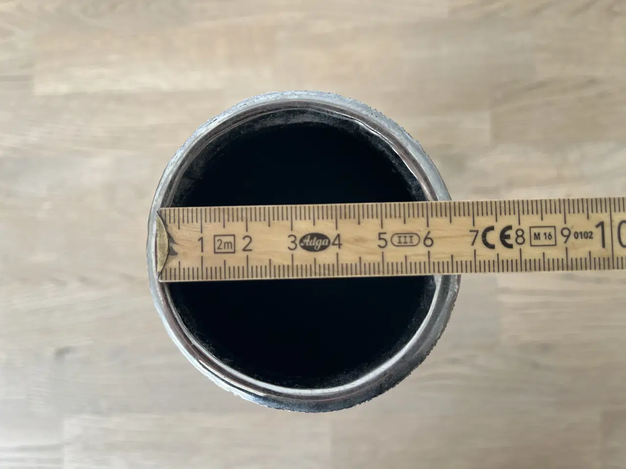 Billede 4 - Sølvfarvet vase med “børstet” overflade