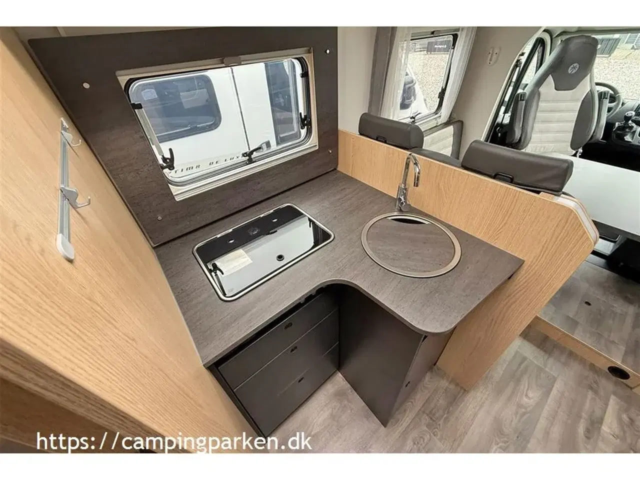 Billede 6 - 2023 - SunLight   Nyere brugt Sunlight T68 Adventure med sænkeseng, enkeltsenge og 165hk motor