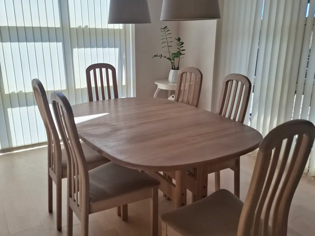 Billede 4 - Spisebord med 6 stole i massivt egetræ