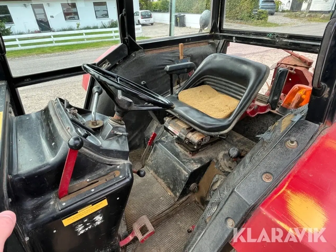 Billede 11 - Veterantraktor med plov IH