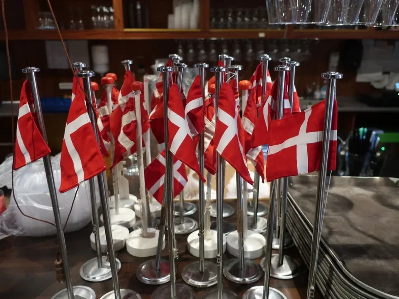 Billede 2 - Bordflag og serveringsbakker